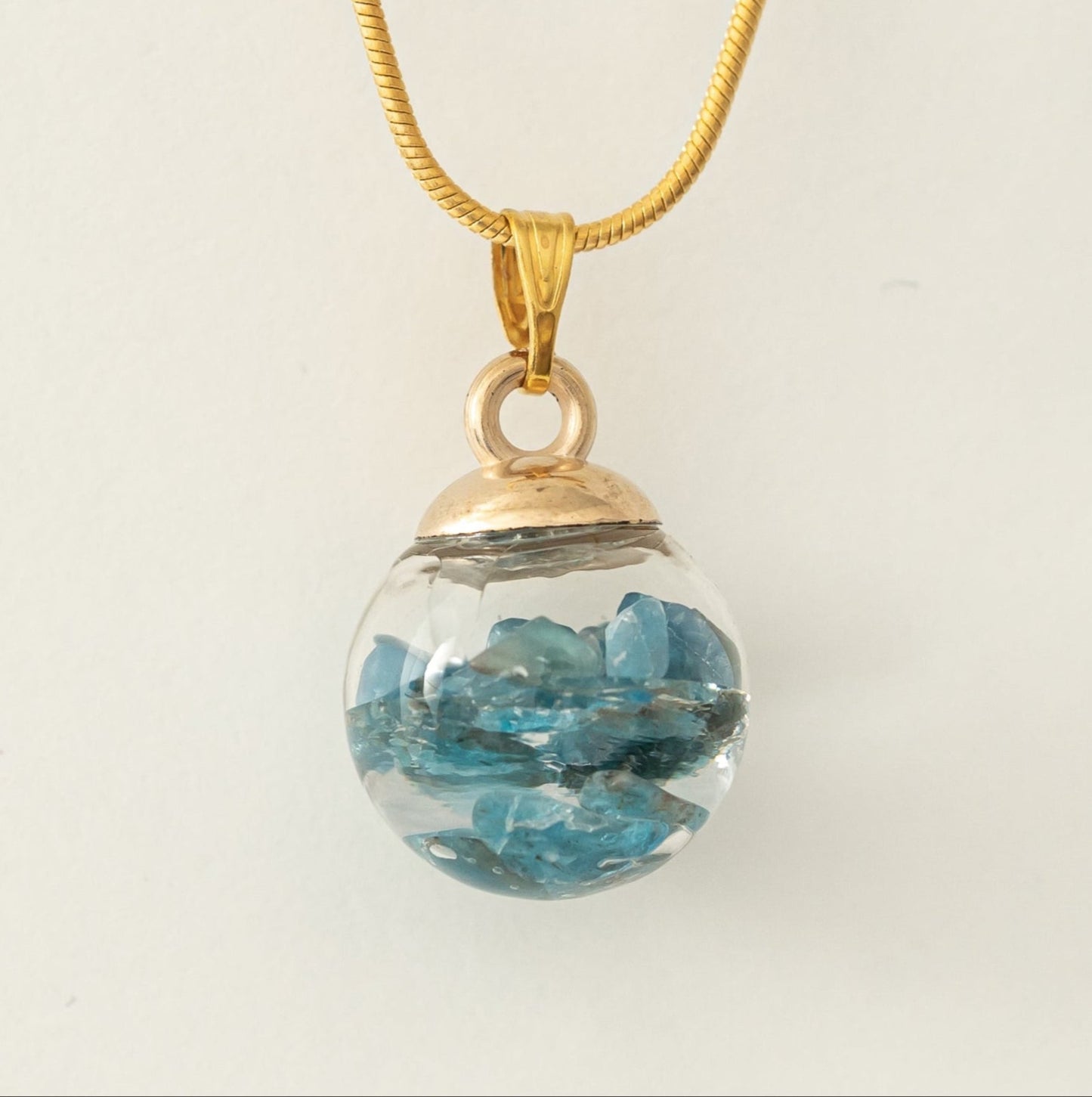 Perle blauer Apatit, gold, handmade