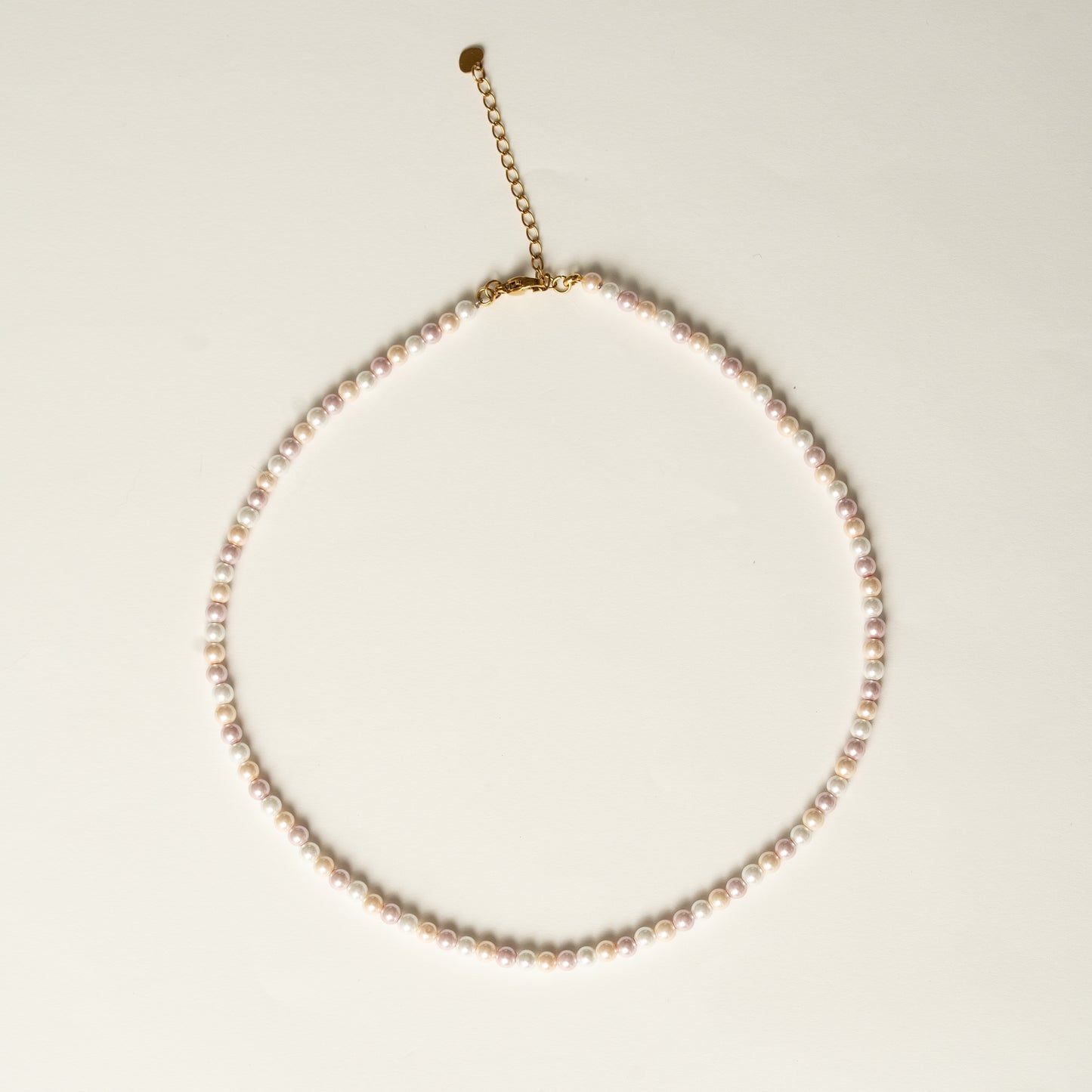 Klassische Perlenkette dreifarbig: weiss, rosé, champganer, handmade