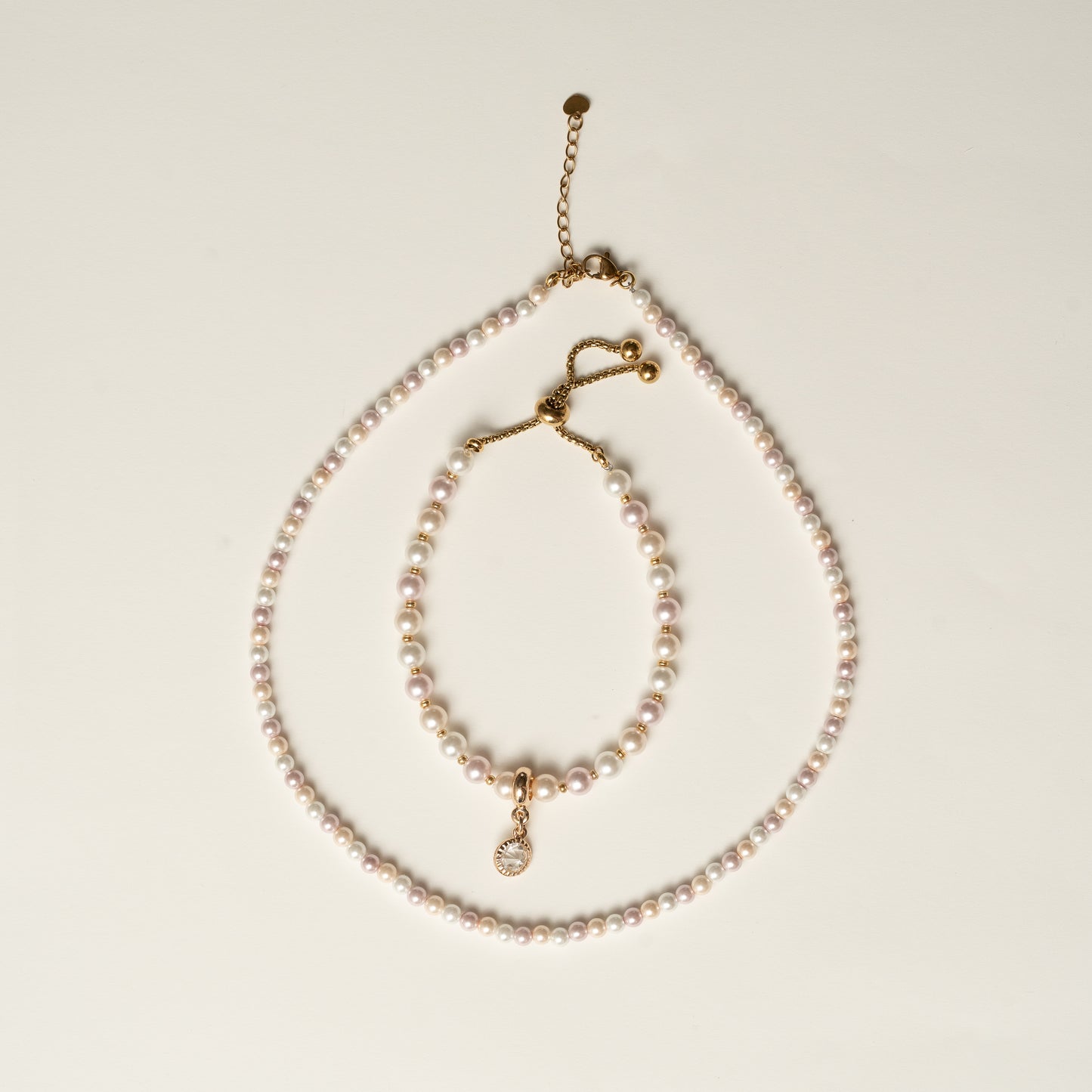 Set Perlenkette und Armband dreifarbig
