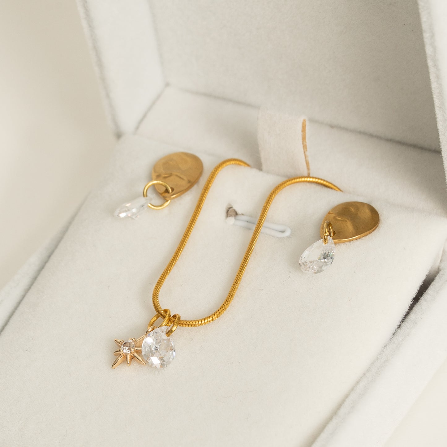 Set Zirkonia, Kette und Ohrringe, handmade