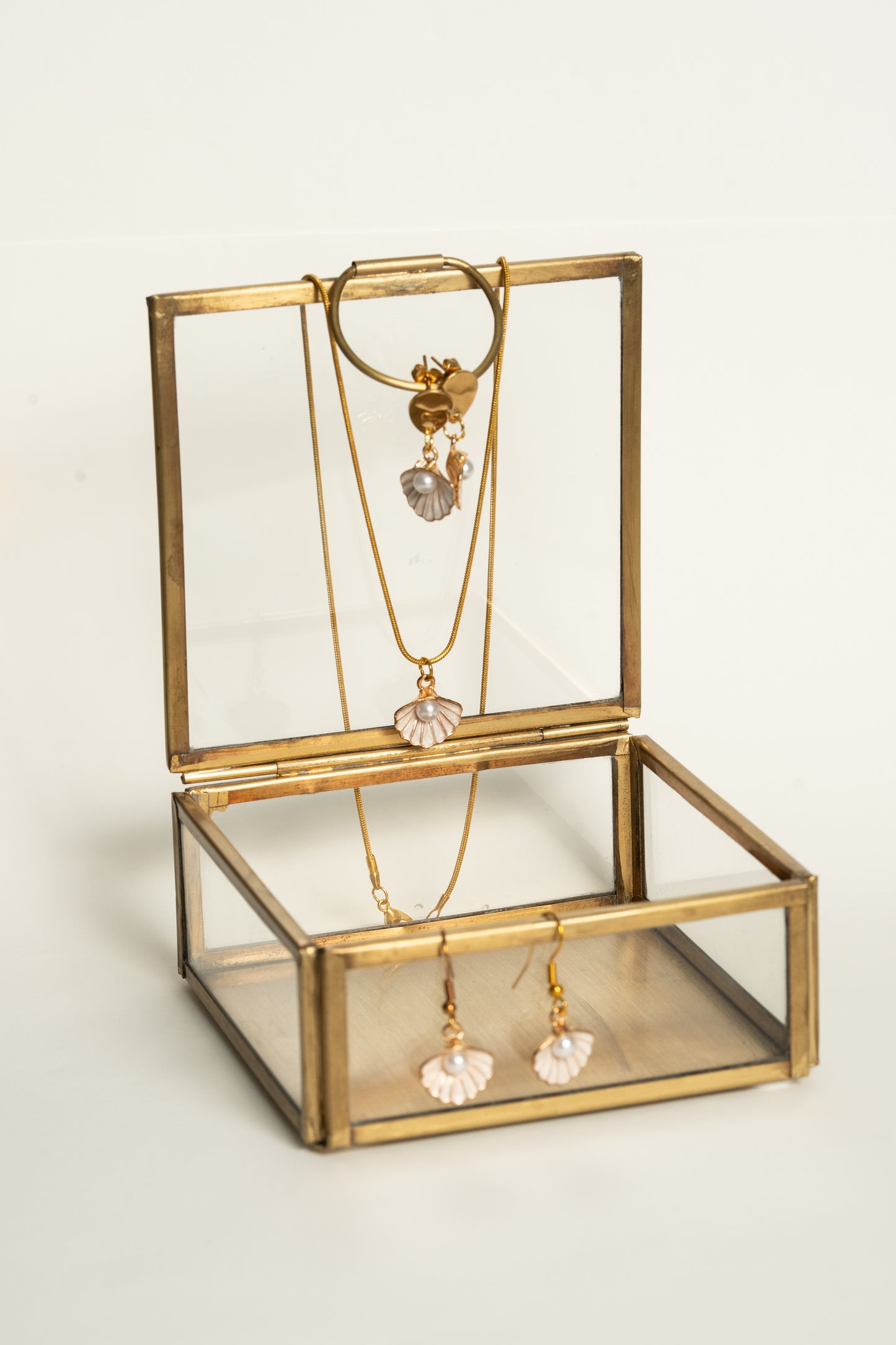 Hängeohrringe  mit hellrosa Muschel, handmade