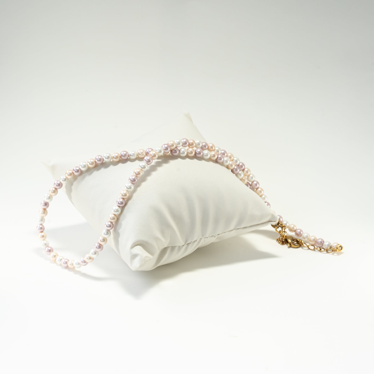 Klassische Perlenkette dreifarbig: weiss, rosé, champganer, handmade