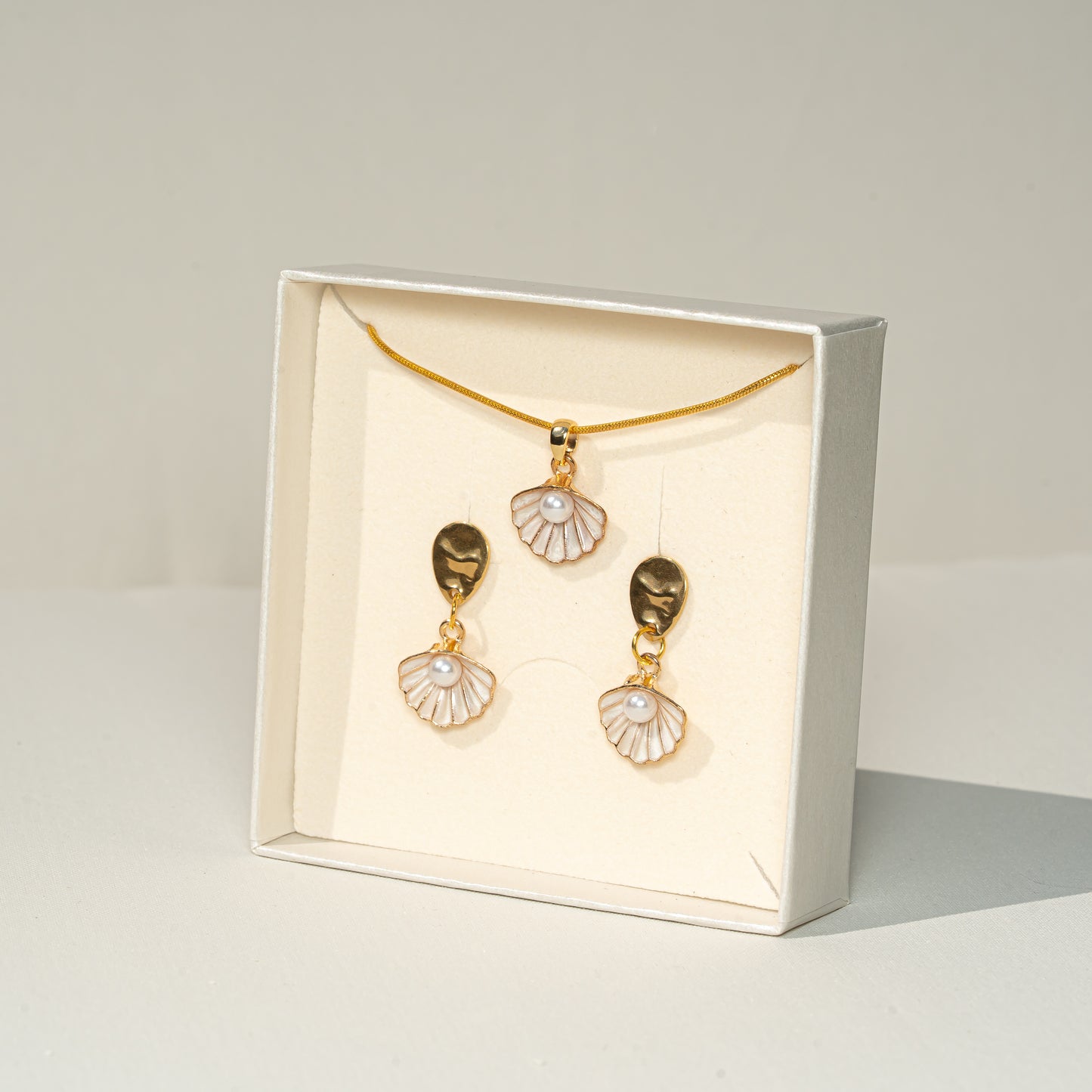 Set rosa Muschel, Kette und Ohrringe, handmade