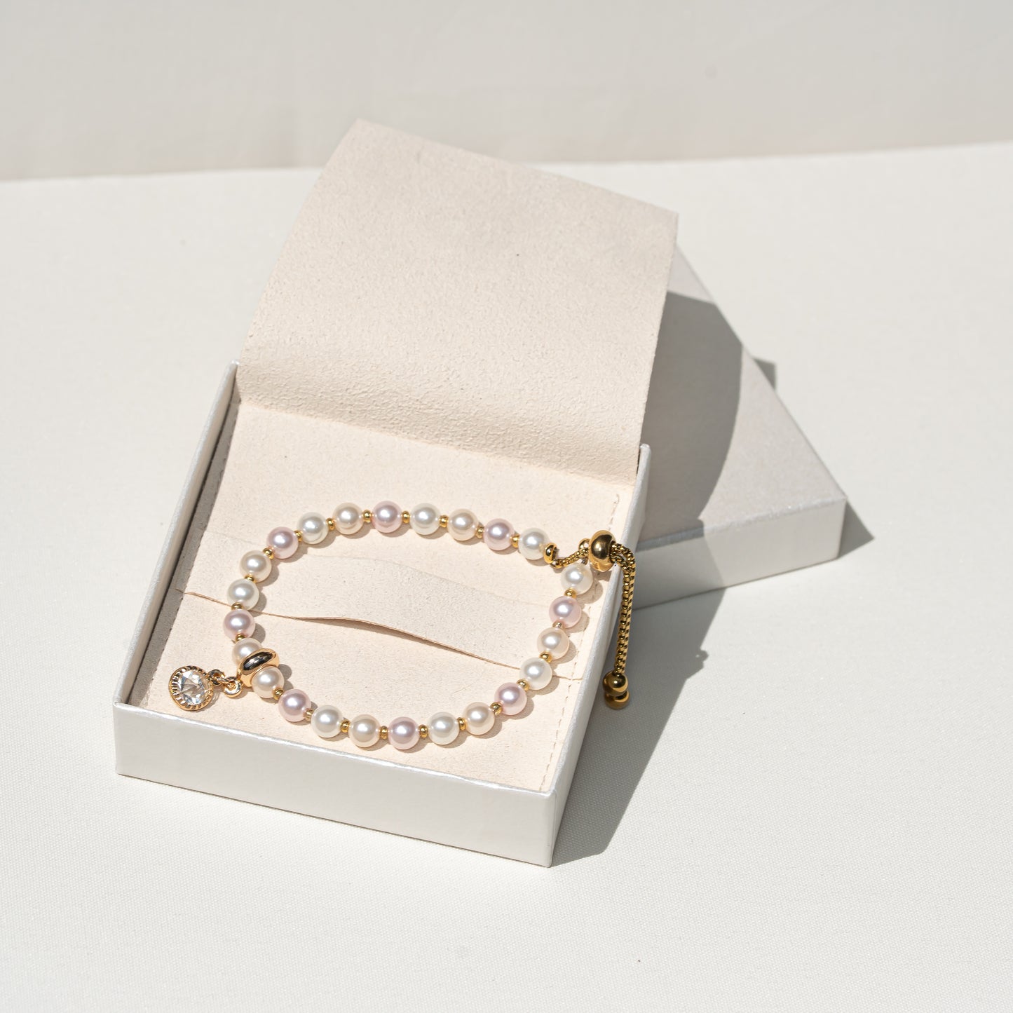Roséfarbenes Perlenarmband fein, handmade