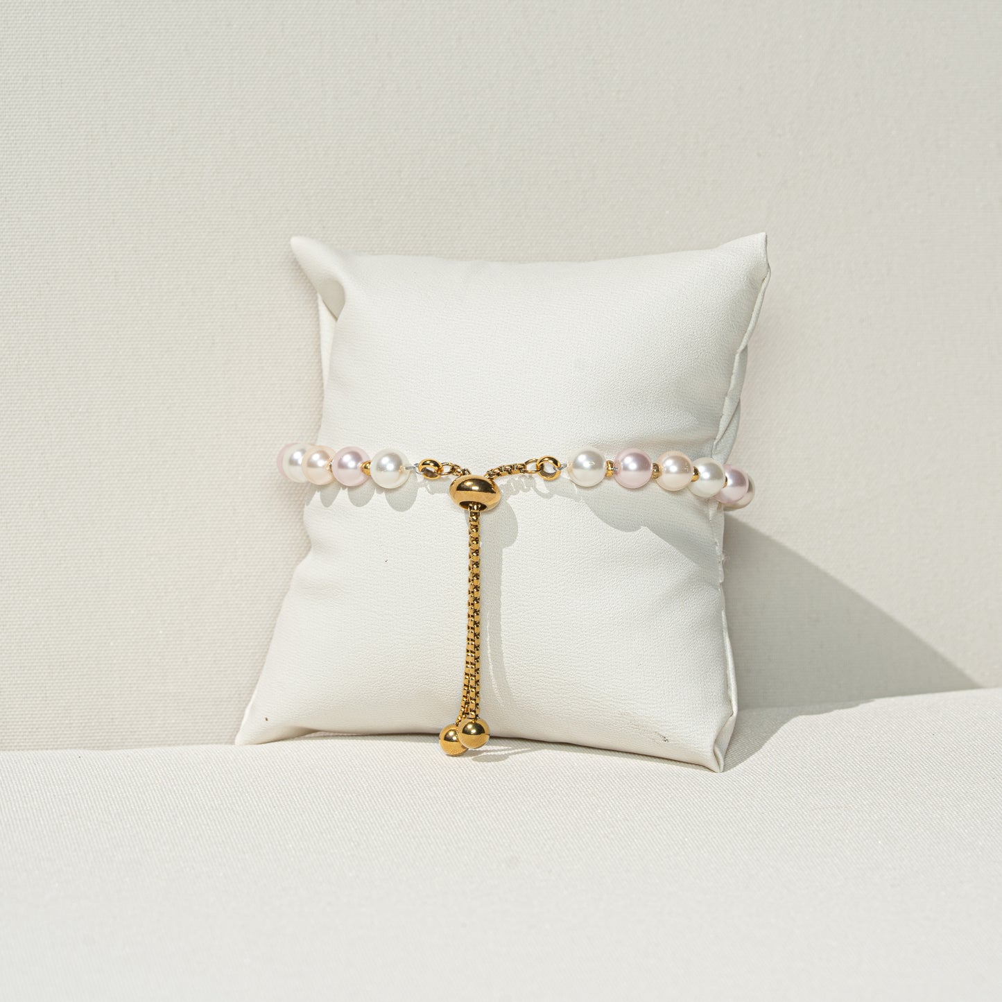 Roséfarbenes Perlenarmband fein, handmade