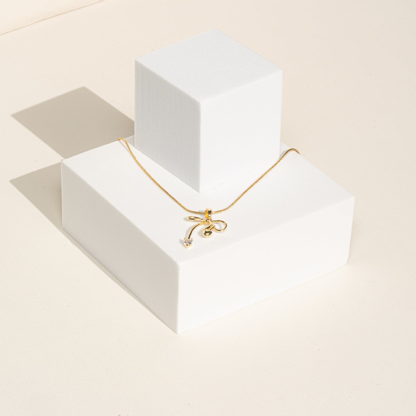 Kette 18K vergoldet mit Anhänger "Schleife"