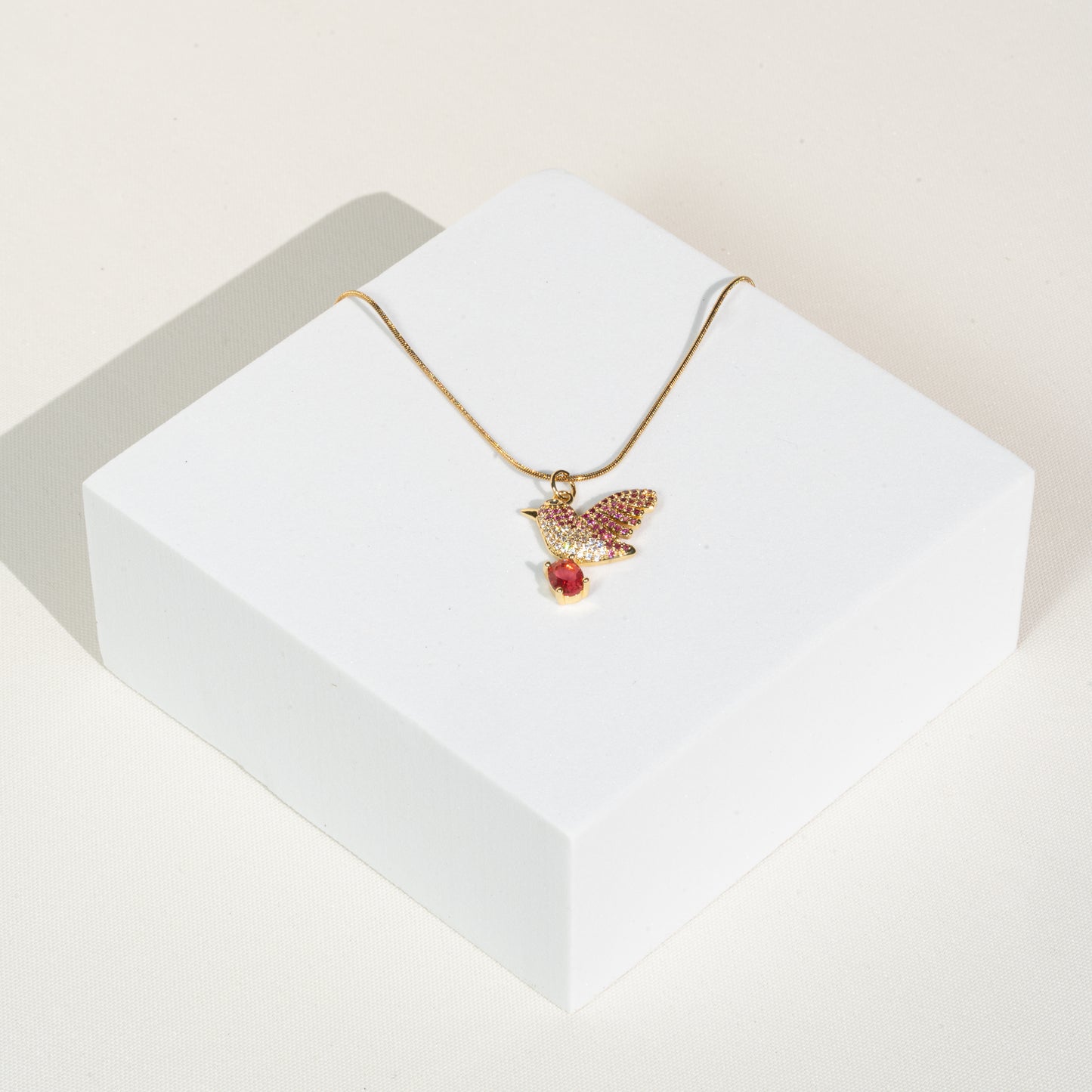 Kette 18K vergoldet mit Paradiesvogel mit pinken Zirkonia