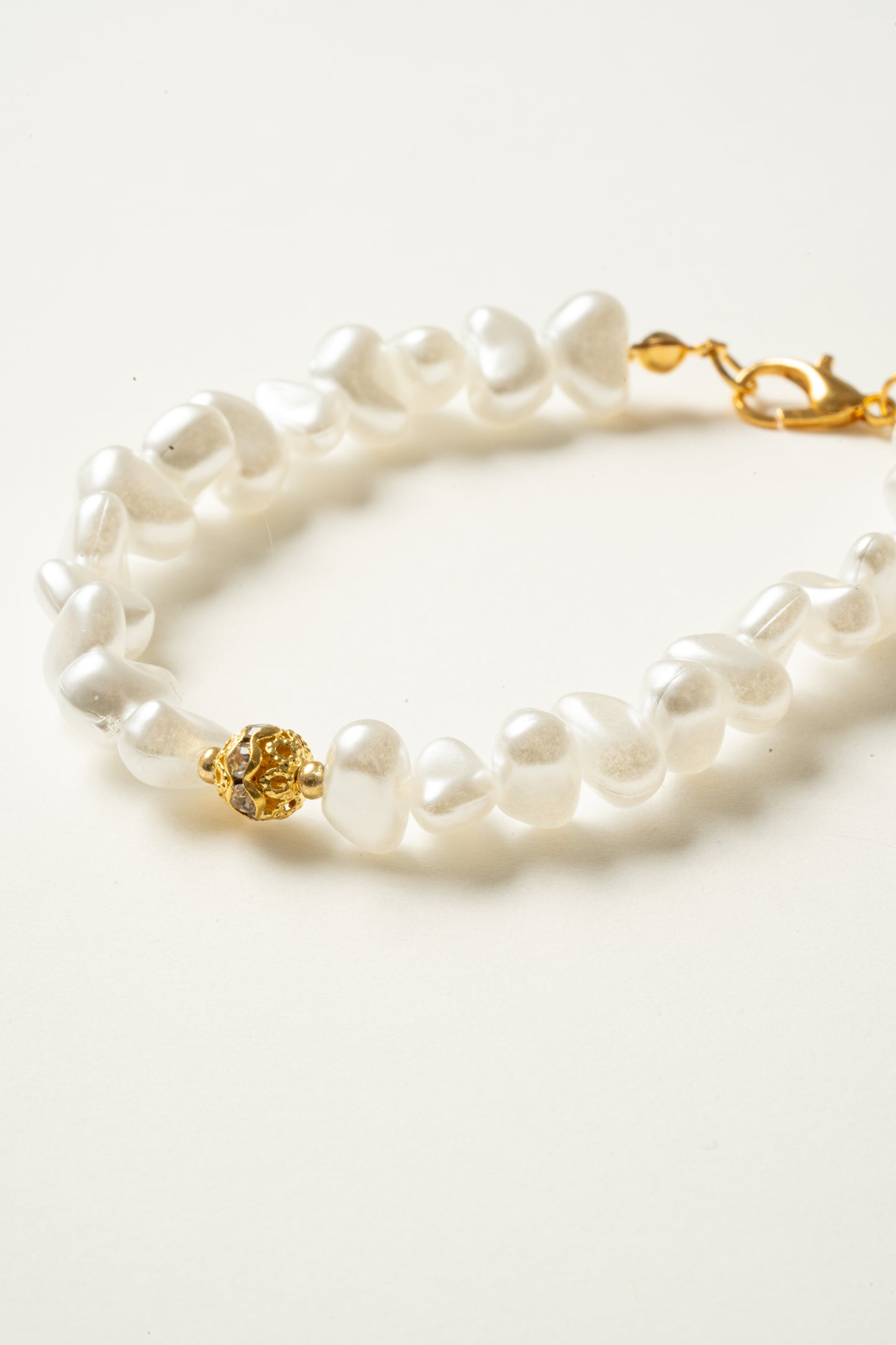 Perlenarmband mit Strassperle