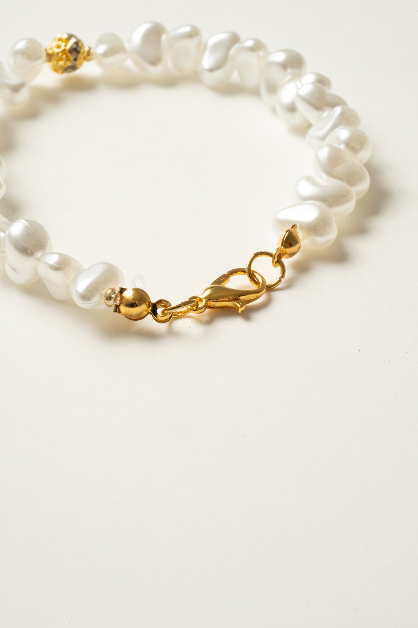 Perlenarmband mit Strassperle