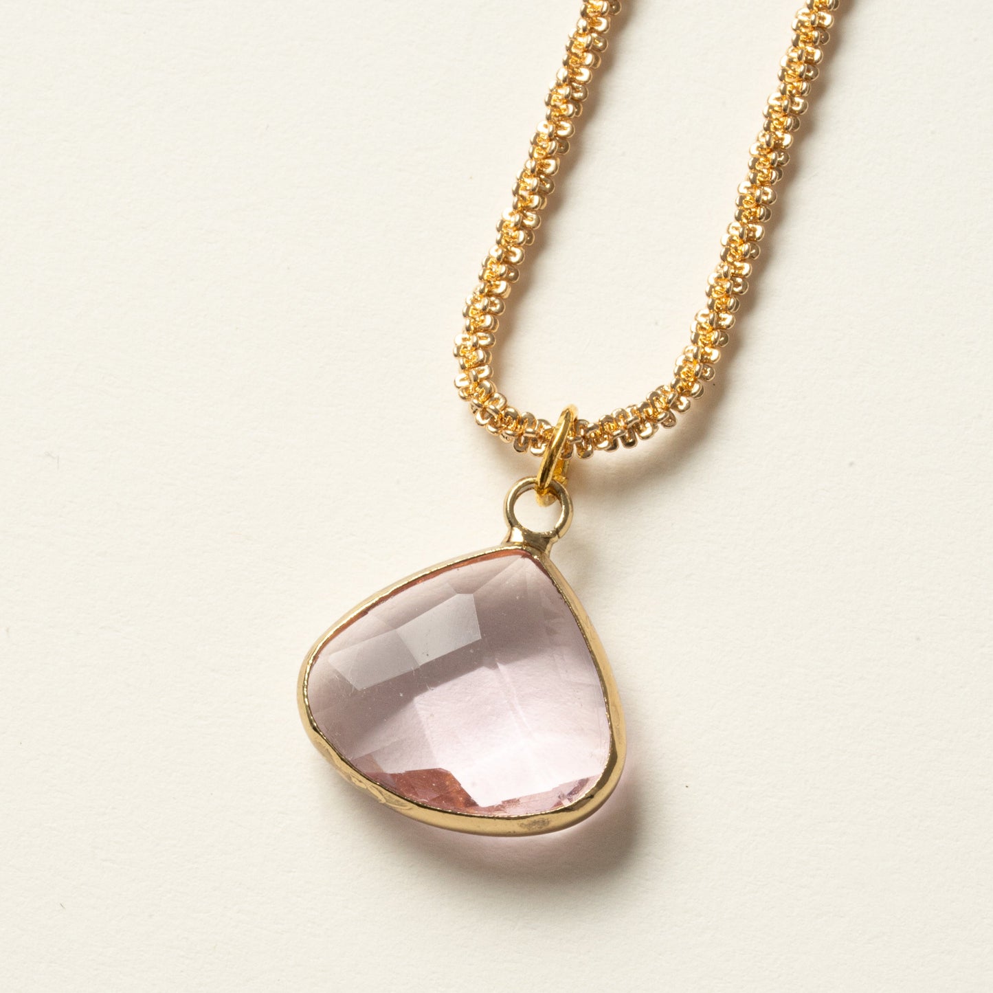 Gitterkette gold mit rosa Glasanhänger