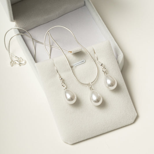 Set weisse Perlen, versilbert, handmade