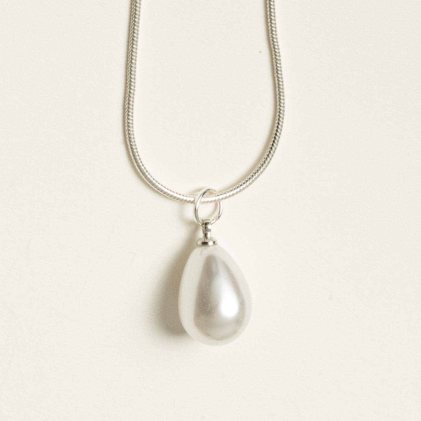 Set weisse Perlen, versilbert, handmade