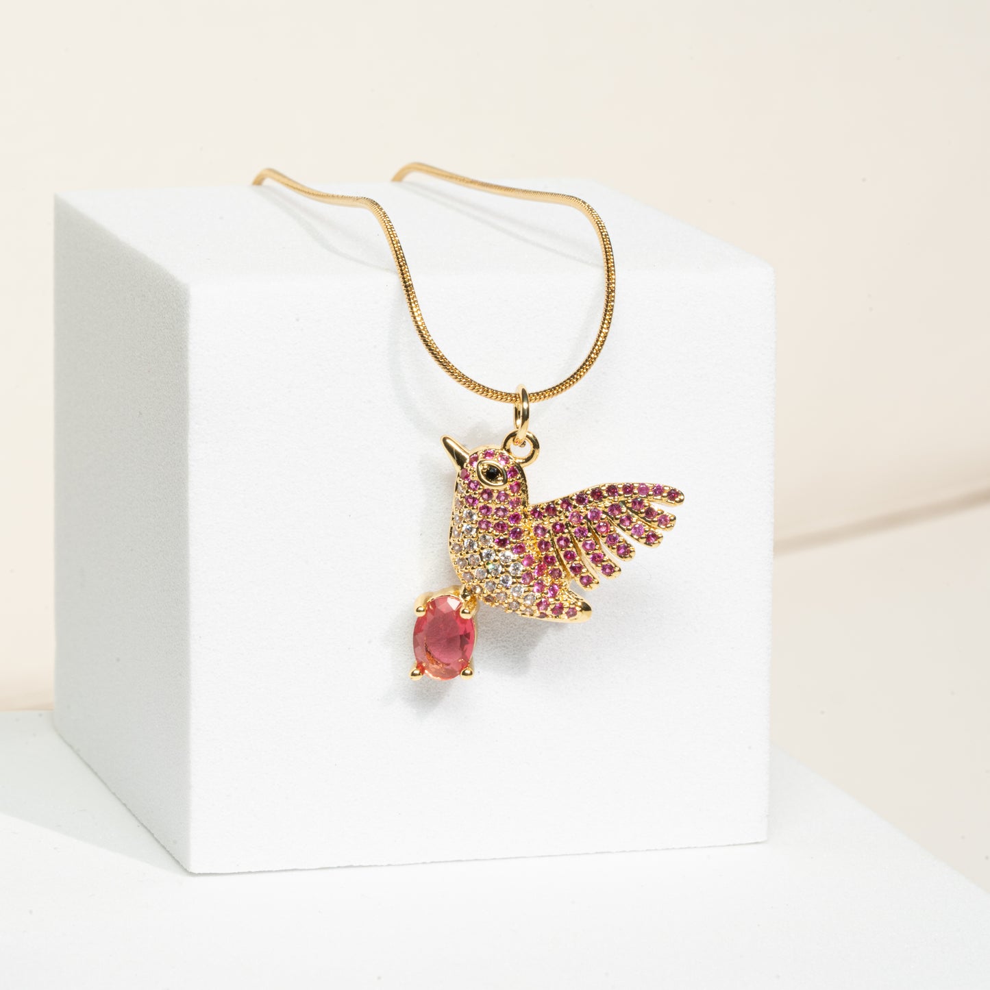 Kette 18K vergoldet mit Paradiesvogel mit pinken Zirkonia