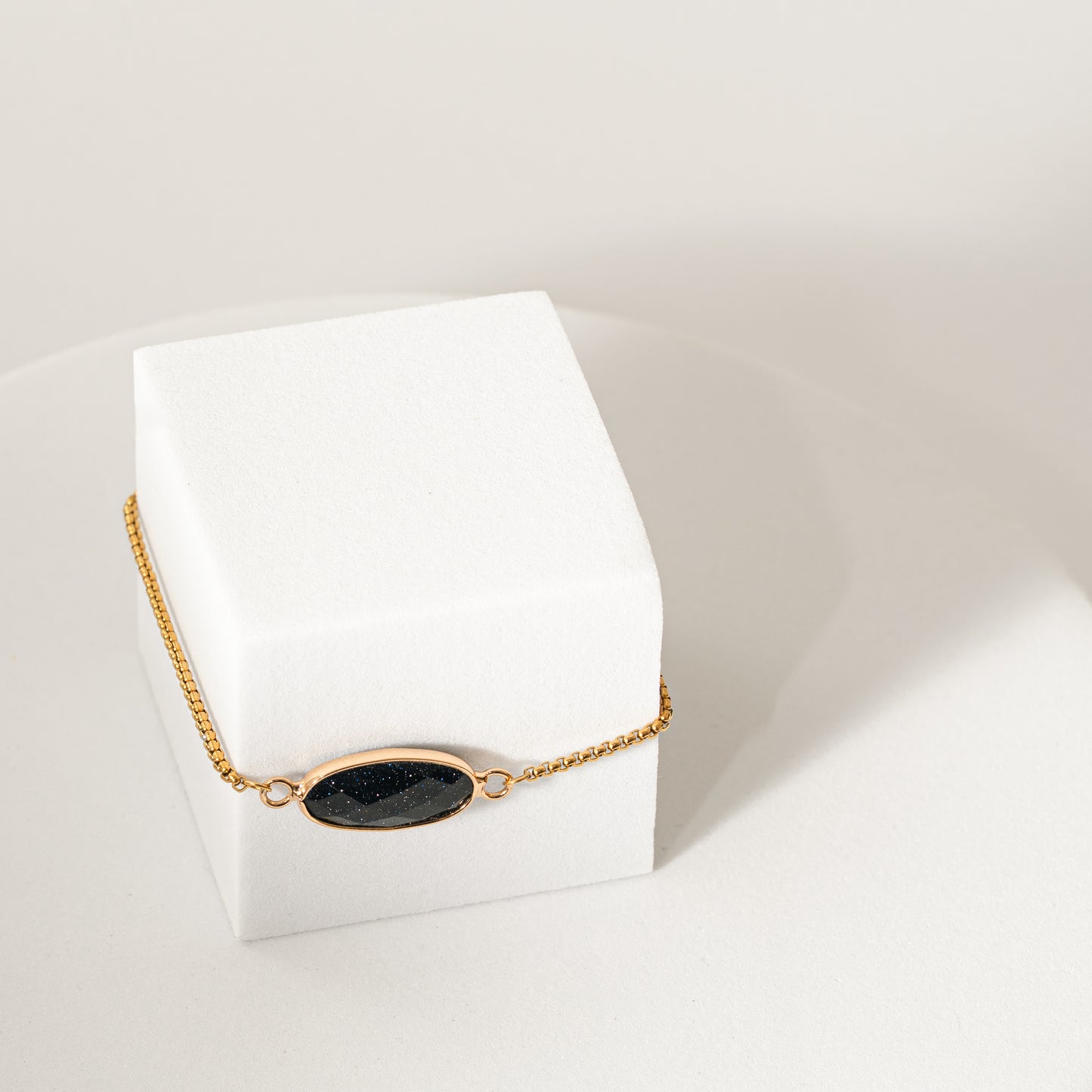 Pearl bracelet with pink pearls