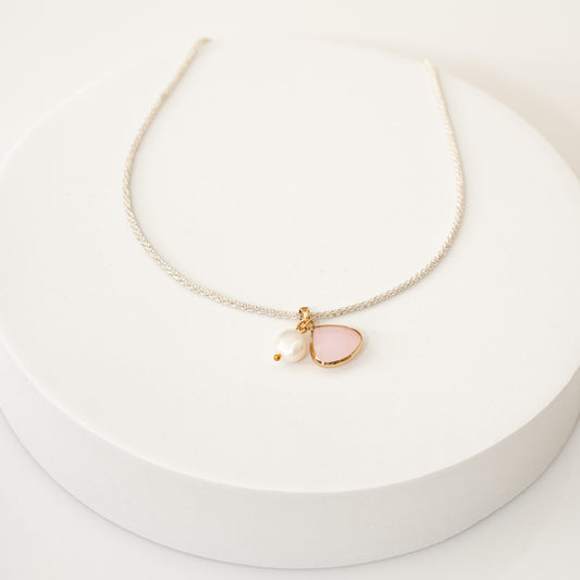 Collier pailleté en argent avec pendentif en verre rose et perle d'eau douce