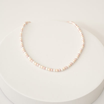 Klassische Perlenkette dreifarbig: weiss, rosé, champganer, handmade