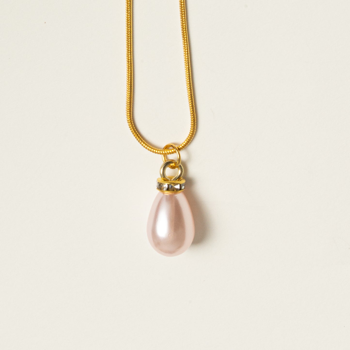 Snake chain with pink pearl